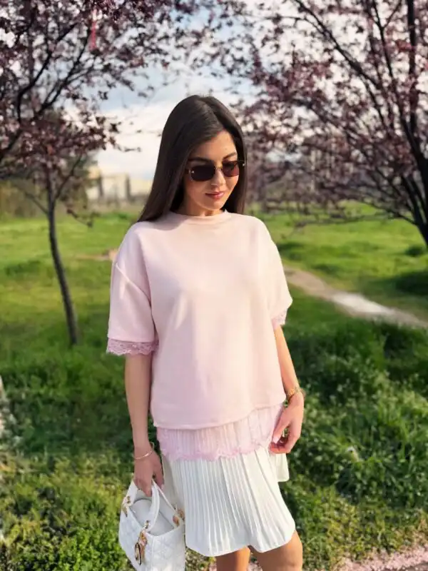 Блуза с дантелен гръб