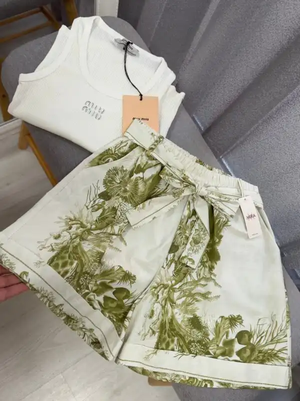 Къс панталон Green flower
